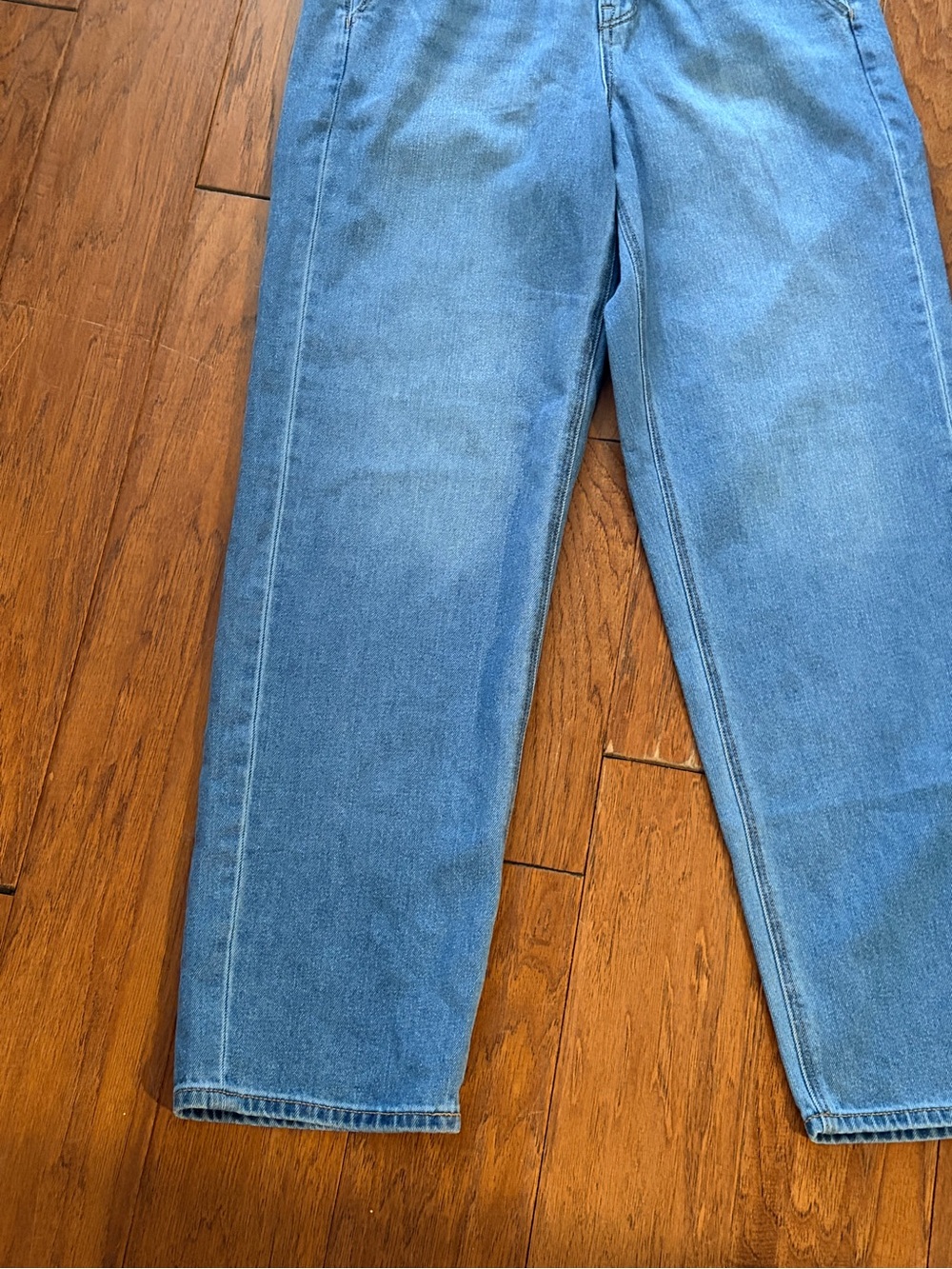 AE Light Blue Hi-Waisted Elastic Straight Leg Jeans. Size 8. - Picture 10 of 10